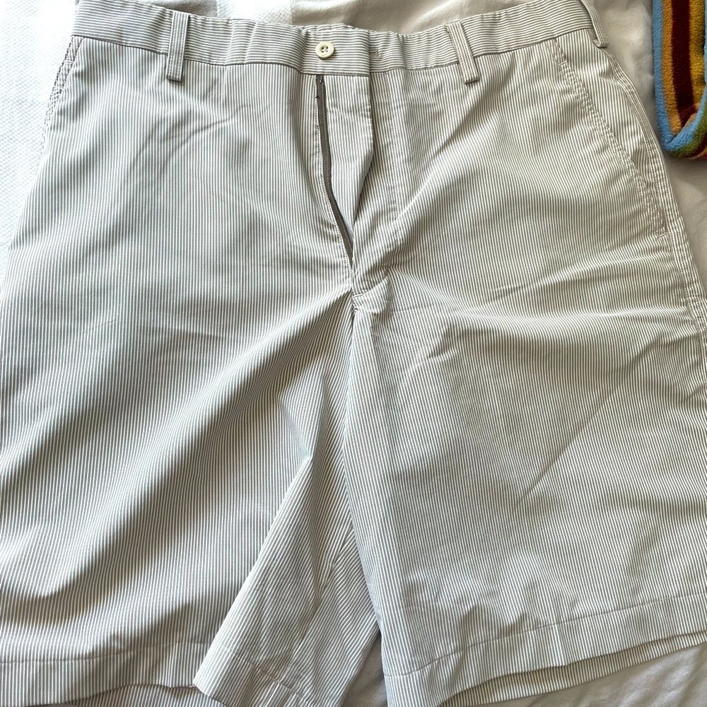 Men Nike Golf Shorts (White) Size 32